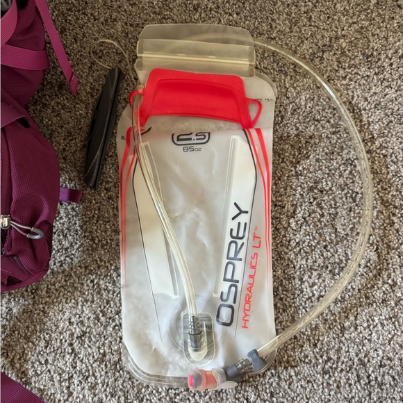 Osprey Skimmer 30 Hydration Pack Backpack with 2.5 L Bladder Insert - Picture 12 of 12